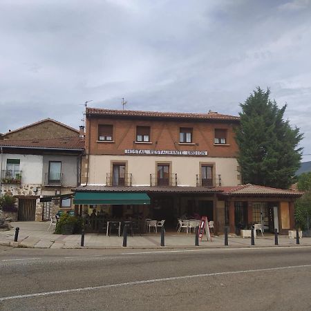 וינואסה Hostal Urbion מראה חיצוני תמונה