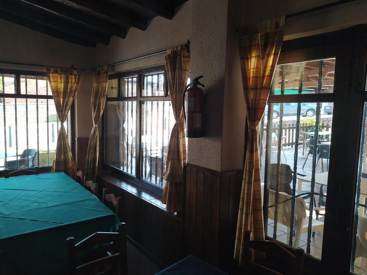 וינואסה Hostal Urbion מראה חיצוני תמונה