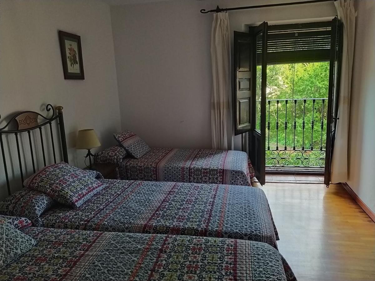 וינואסה Hostal Urbion מראה חיצוני תמונה
